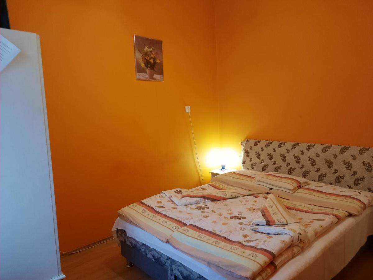 Gloria Apartman Gyula Exterior photo